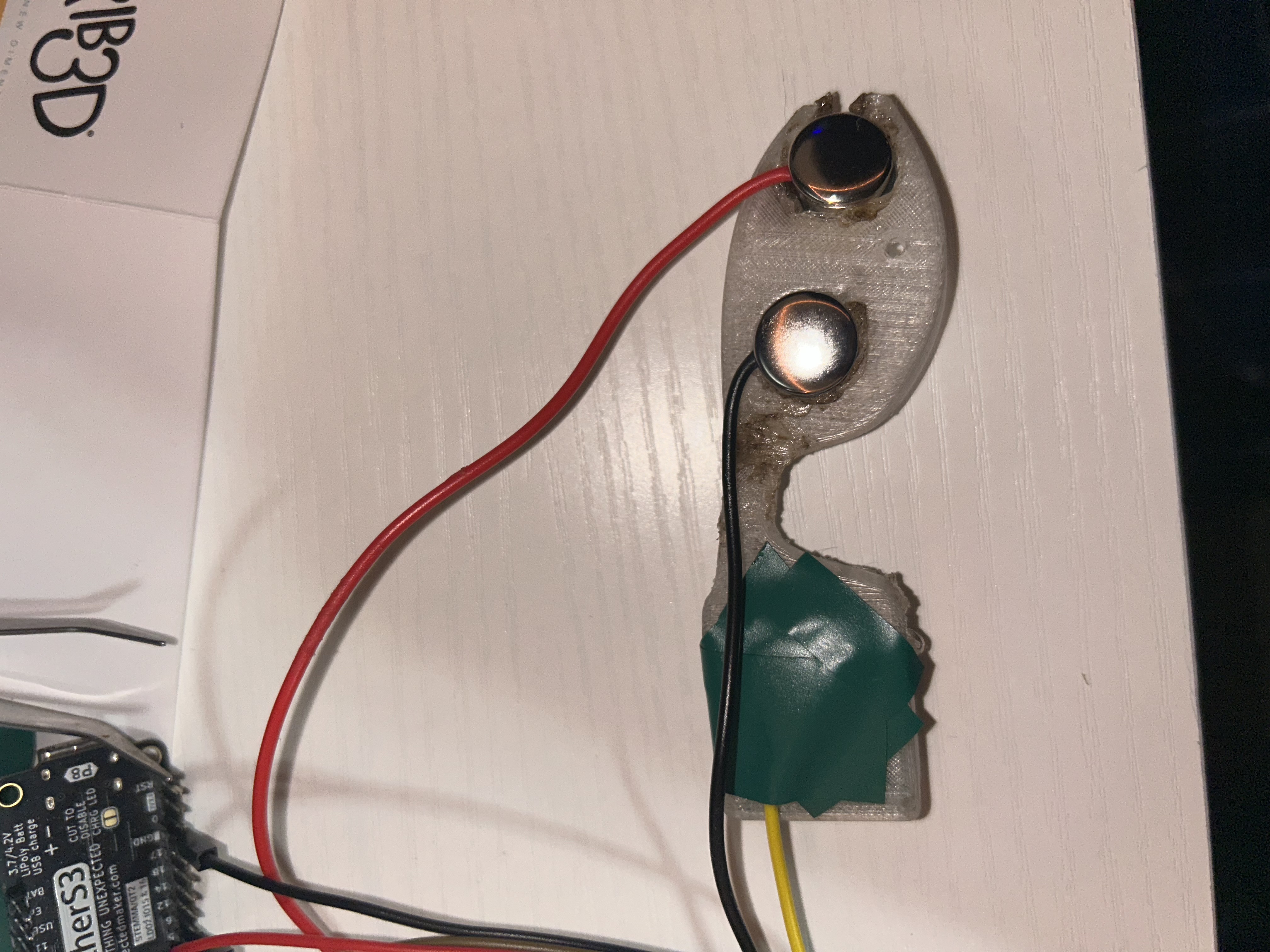 Close-up of the new Pen prototype with EEG/EOG sensors